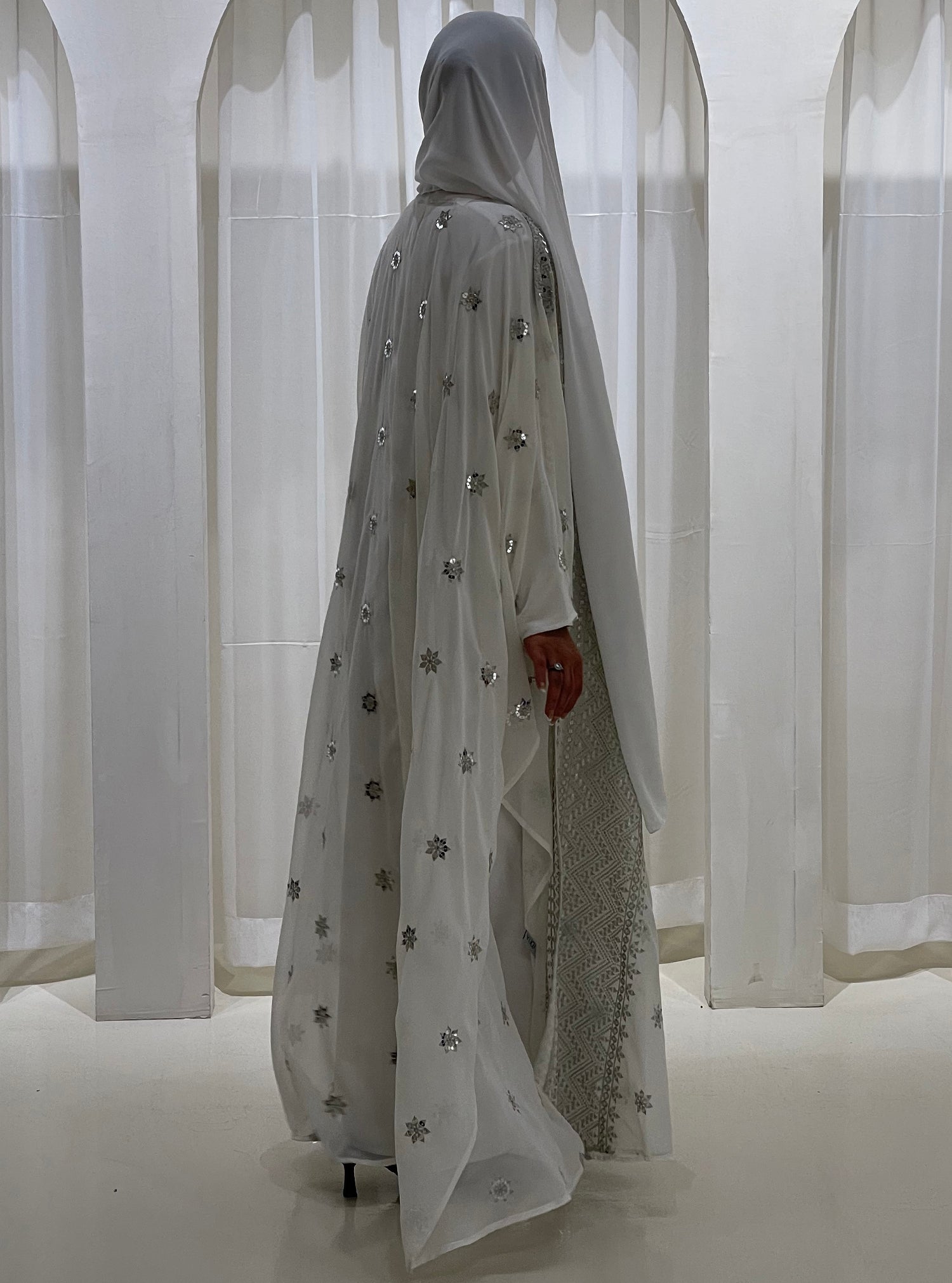 LS152 White Bisht Evening Wear
