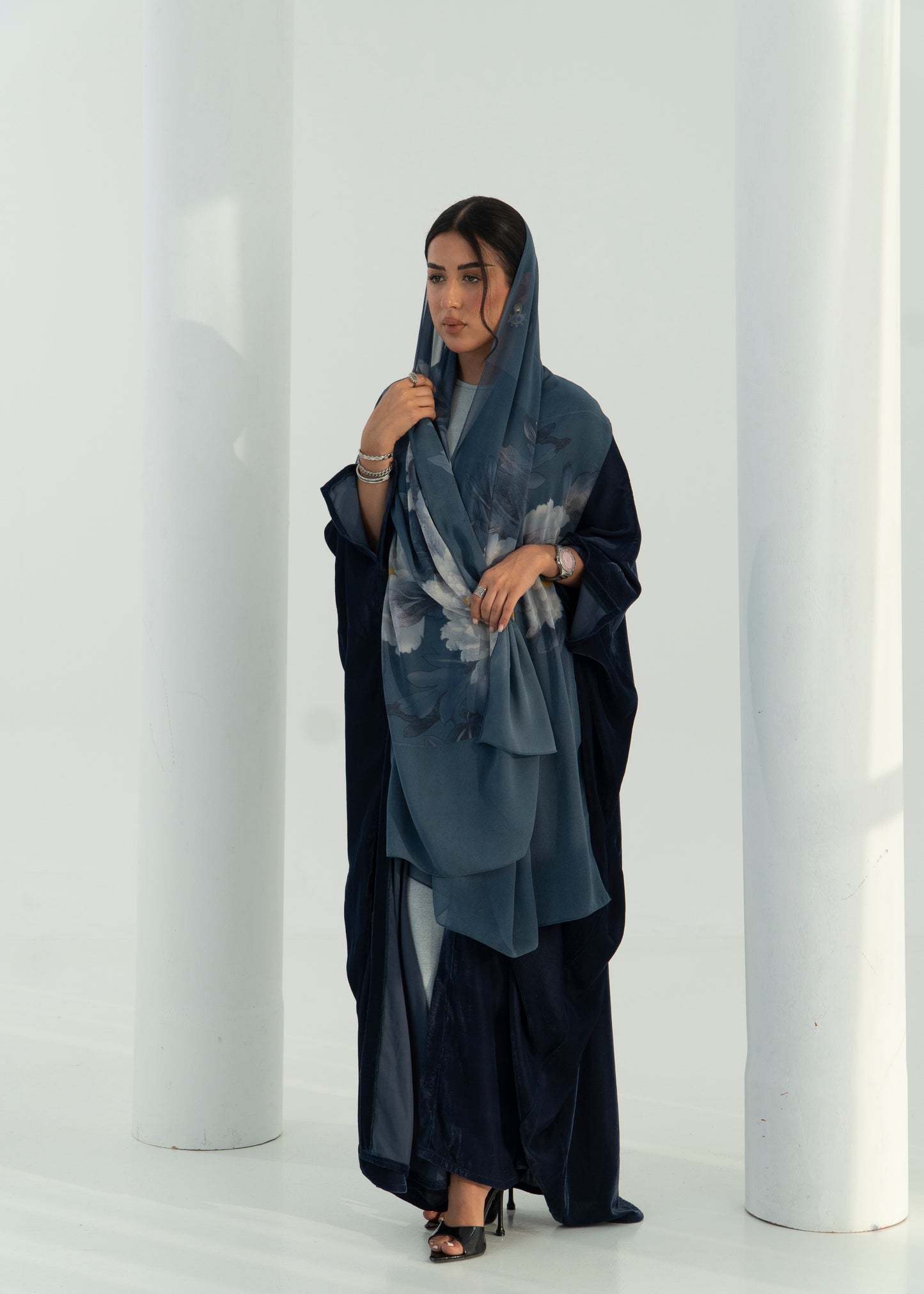 LS199 navy Bisht Cut Summer velvet Abaya